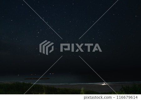 Coastal scenery at night at Nakatajima Sand Dunes in Hamamatsu City (Shizuoka Prefecture) 116679614