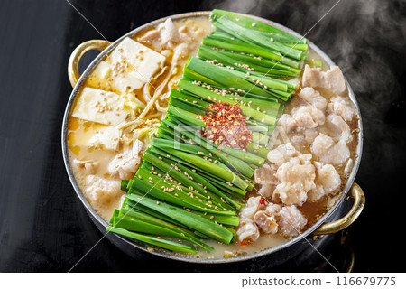 Fukuoka's specialty motsunabe (offal hotpot) topped with plenty of chives 116679775