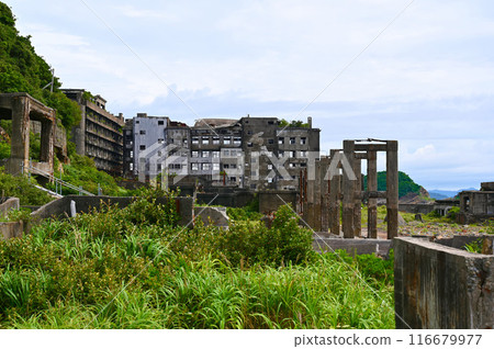 長崎市軍艦島（端島）煤炭儲存輸送帶遺址及建築物71、70 116679977