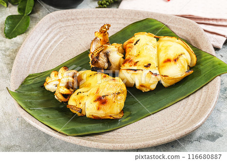 Delicous Grilled cuttlefish with sauce 116680887