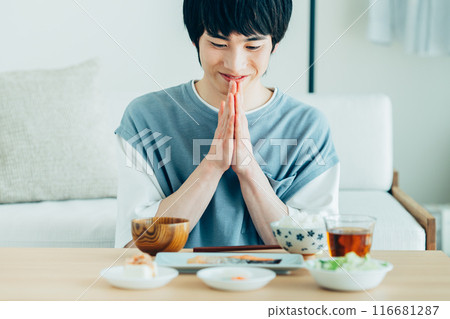 young man eating breakfast young man eating breakfast 116681287