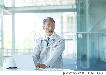 Senior man wearing work clothes Senior man wearing work clothes 116681341