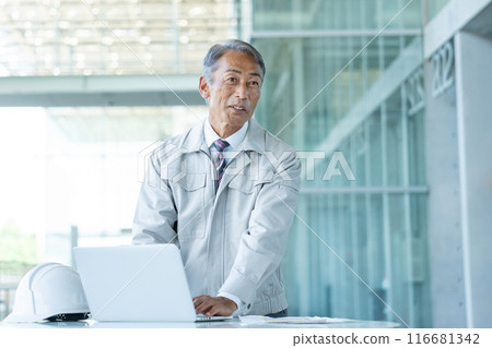 Senior man wearing work clothes Senior man wearing work clothes 116681342