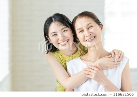 高級婦女和女兒的肖像 116681506