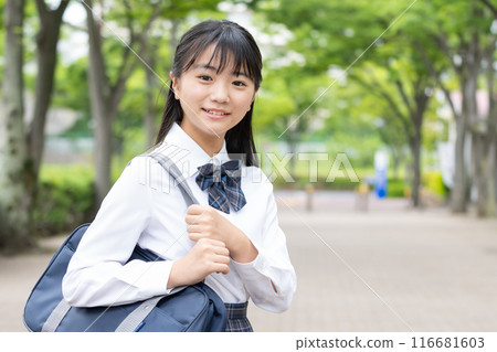 有書包的學校女孩 116681603