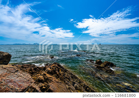 [Setonaikai National Park] Ako Misaki: The Omae-iwa Lighthouse, Shodoshima and Ieshima Islands seen from Tatami-iwa, Ako City, Hyogo Prefecture 116681800