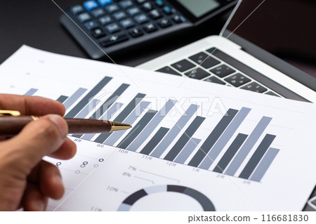 Information analysis image (business graph and computer) Information analysis image (business graph and computer) 116681830