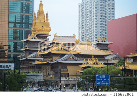 The golden gate of a Buddhist temple The golden gate of a Buddhist temple 116682901