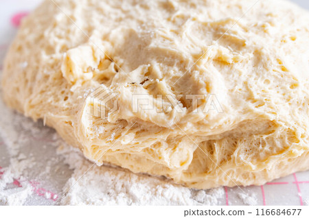 初次發酵拉伸麵團 初次發酵拉伸麵團 116684677