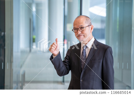 Male president making a "like" pose 116685014