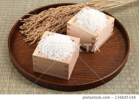 White rice served in a box 116685148