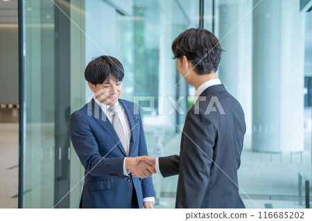 握手的商人 116685202