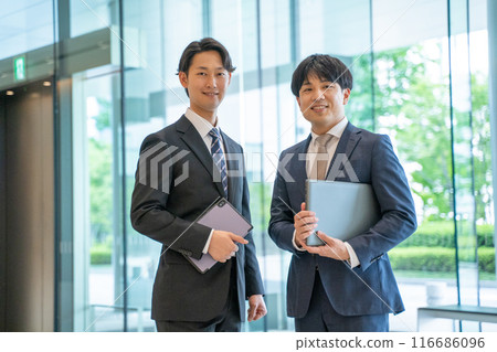 Two male businessmen 116686096
