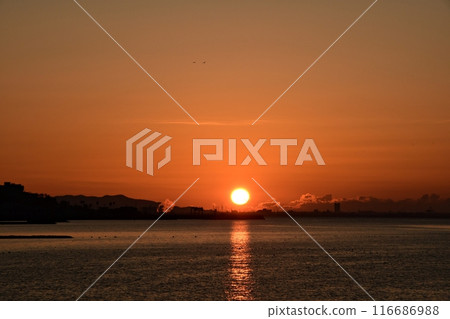 竹島上空的日出,蔚藍的天空 竹島上空的日出,蔚藍的天空 116686988