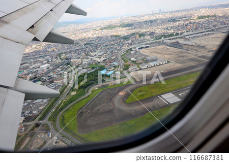 Boeing 737-881 taking off Boeing 737-881 taking off 116687381
