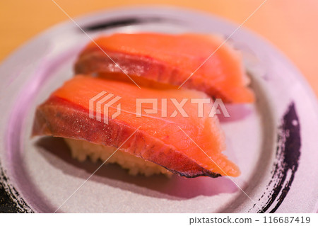 Top view of Japanese fresh salmon sushi with Japanese rice in red plate, focus selective 116687419