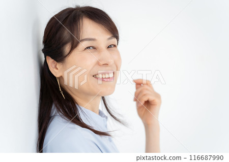 Woman portrait landscape 116687990