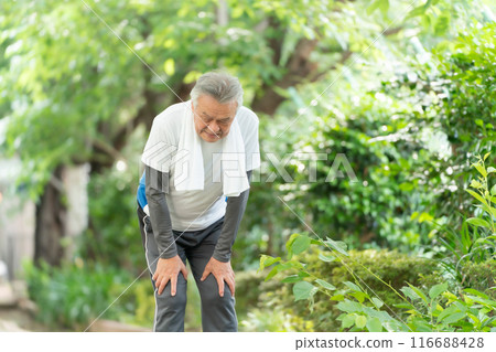 Senior man jogging, out of breath 116688428