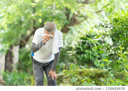 老人慢跑呼吸急促 116688430