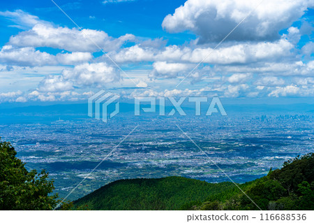 Mountain climbing_Mt. Kongo and blue sky 116688536