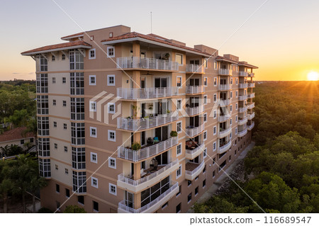 Apartment residential condo building in Florida suburban area. American condominium as example of real estate development in USA suburbs 116689547
