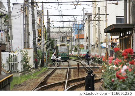 有軌電車一經過，大門就會打開，人們開始移動。您可以等待而不會感到沮喪，並過正常的生活。 116691220