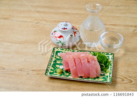 長鰭鮪魚、長鰭鮪魚和鮪魚生魚片。 116691843