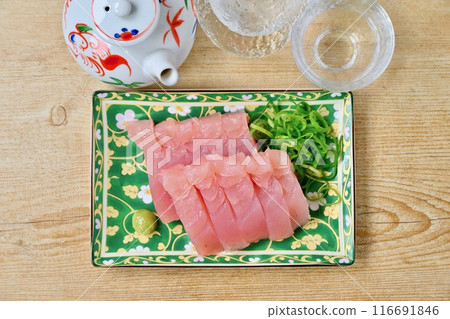 Albacore tuna, albacore tuna, and tuna sashimi. 116691846