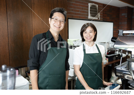 Coffee shop manager and employees Coffee shop manager and employees 116692687