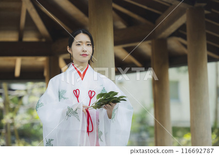 境內的巫女 116692787