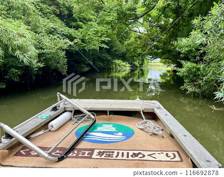 A small boat tour around the moat of the national treasure Matsue Castle 116692878