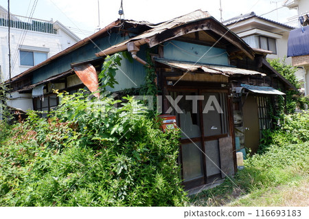 無人居住的空置房子 無人居住的空置房子 116693183
