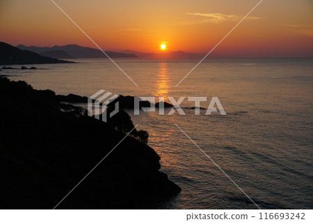 從京都府京丹後市大人附近的懸崖上看到的日本海景觀和日落Ver.2 116693242