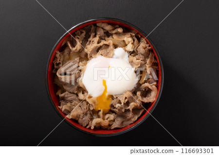 熱騰騰的牛肉碗 116693301