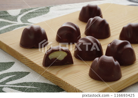 Macadamia Chocolate Macadamia Chocolate 116693425