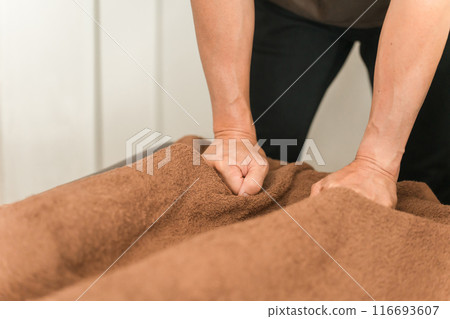 Reflexology, foot massage, chiropractic clinic, women who go to massage, chiropractor, masseuse, therapist Reflexology, foot massage, chiropractic clinic, women who go to massage, chiropractor, masseuse, therapist 116693607