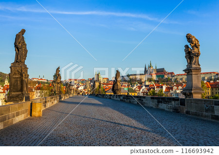 Charles bridge and Prague castle in the morning 116693942