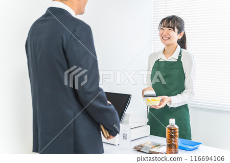 買飯盒的商人和便利店店員的女人 116694106