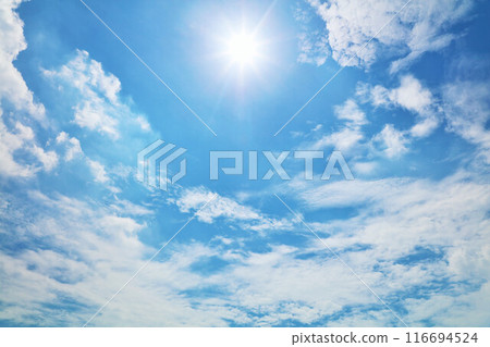 秋天藍天、雲彩和太陽 秋天藍天、雲彩和太陽 116694524