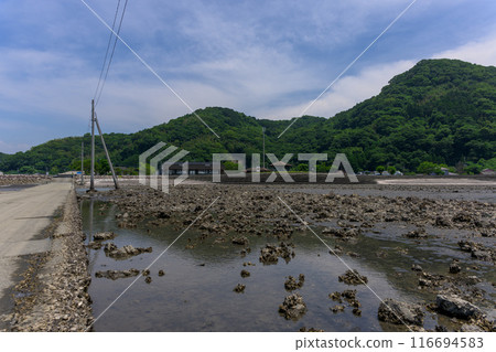 A view from the road that leads straight into the sea. Tourist spot: Nagabeta Kaishoro, Sumiyoshi, Uto City 116694583