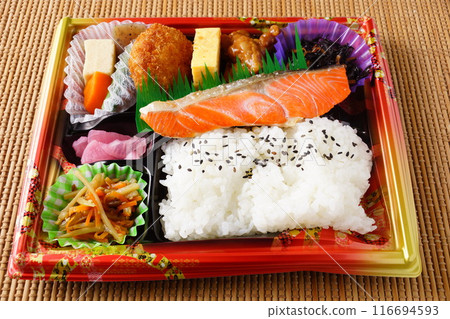 Salmon Makunouchi lunch 116694593