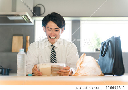 Asian male businessman eating lunch from a convenience store/supermarket (living alone, single, unhealthy, nutritionally balanced) 116694841