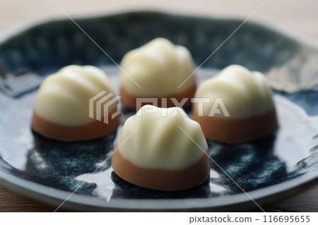 Macadamia Chocolate White Veil 116695655