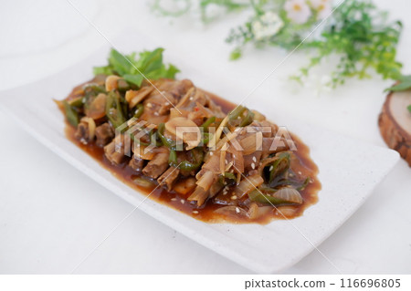 delicious spicy black pepper chicken feet as a background 116696805