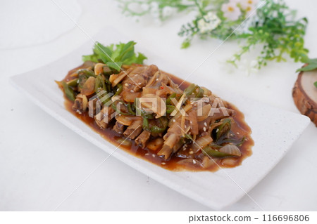 delicious spicy black pepper chicken feet as a background 116696806