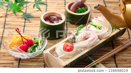 冰鎮大麥盛在天然竹碗中 116698019