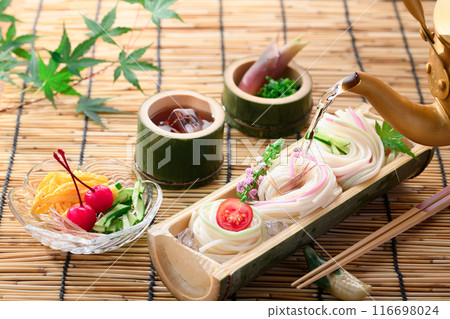 冰鎮大麥盛在天然竹碗中 116698024