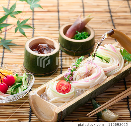 冰鎮大麥盛在天然竹碗中 116698025