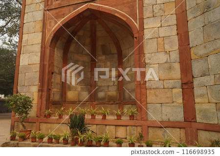 West Gate and potted plants of Humayun's Tomb, Delhi, India West Gate and potted plants of Humayun's Tomb, Delhi, India 116698935