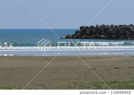 衝浪聖地宮崎大倉濱美麗的白色波浪 116698948